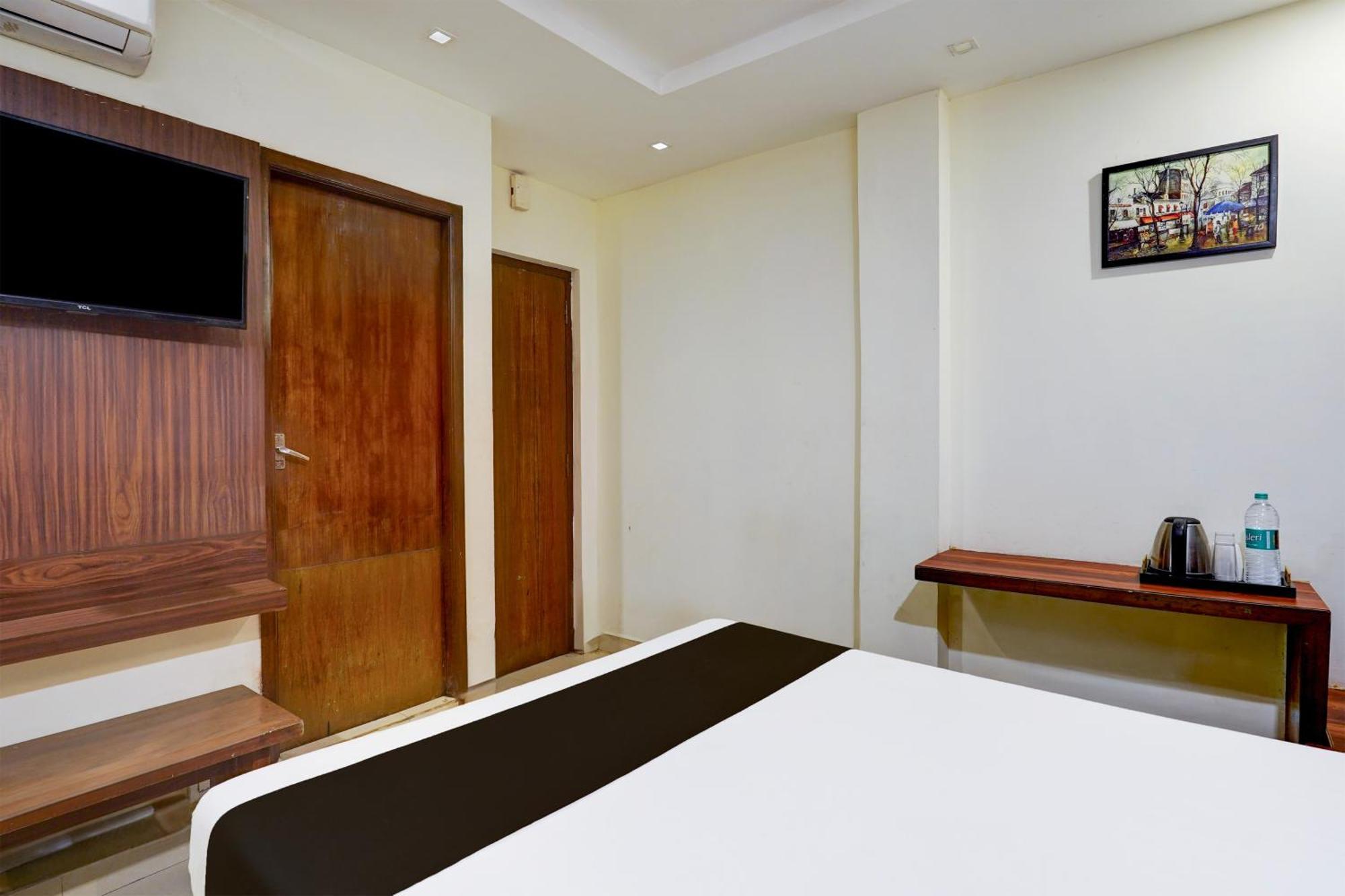 Hotel O Queen Shell Residency Vadapalani Chennai